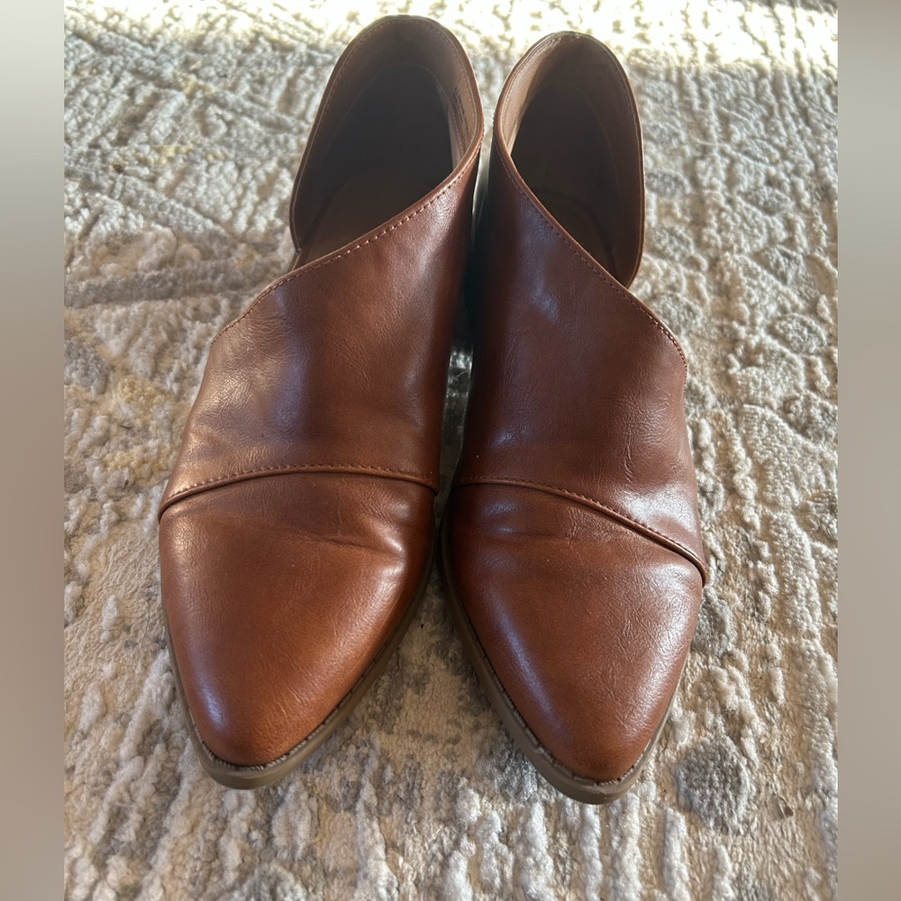 Universal Thread Brown Flats Size 7